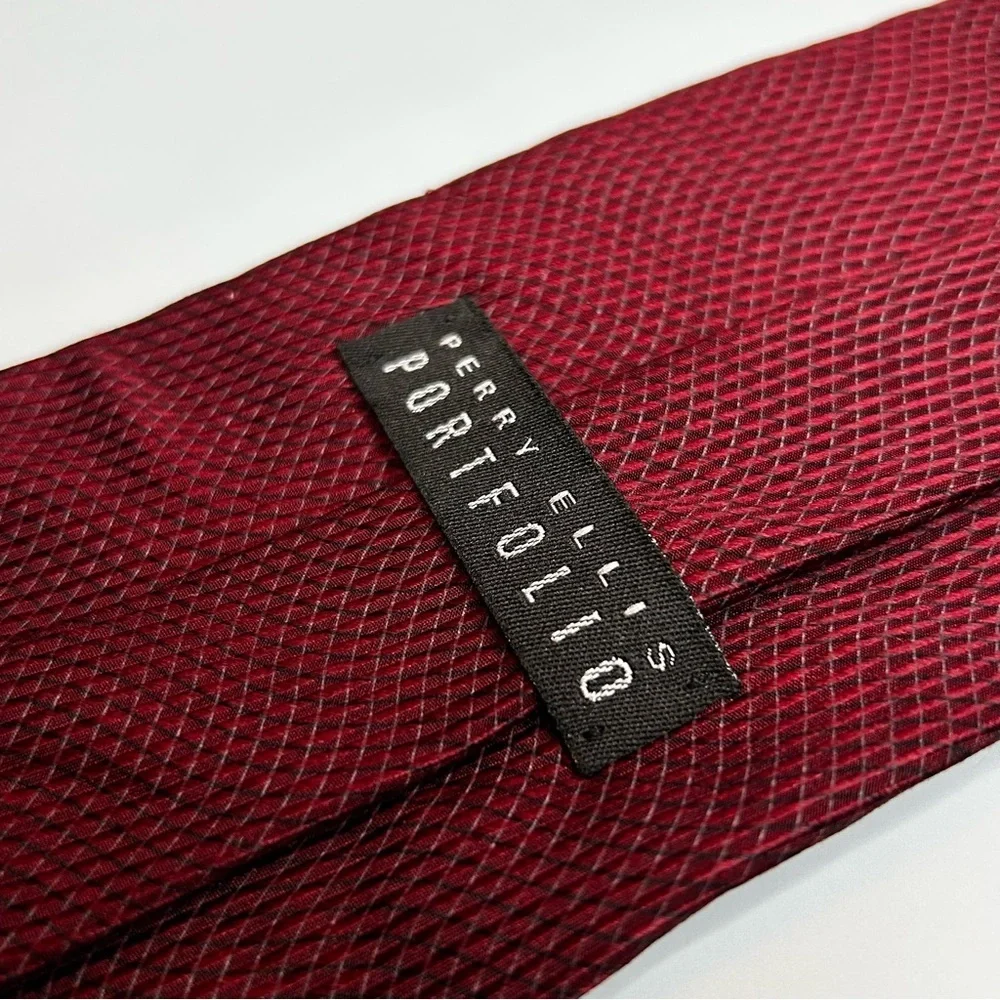 Perry Ellis sophisticated classic